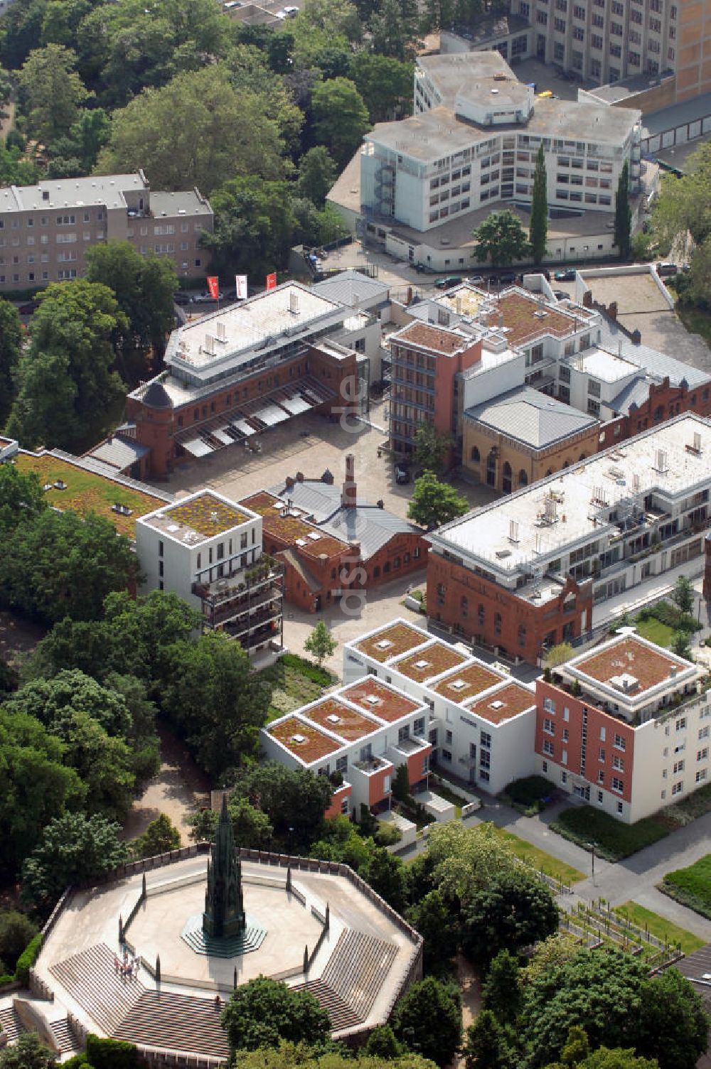 Berlin von oben - Wohngebiet Viktoria Quartier am Viktoria Park in Berlin- Kreuzberg