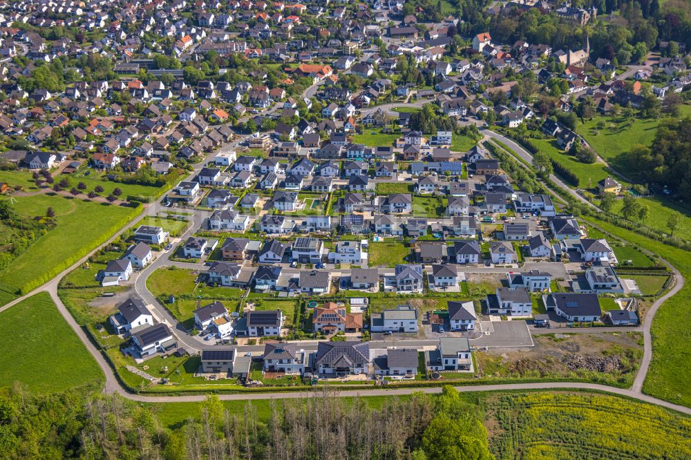 Luftbild Arnsberg - Wohngebiet am Waldrand in Arnsberg im Bundesland Nordrhein-Westfalen, Deutschland