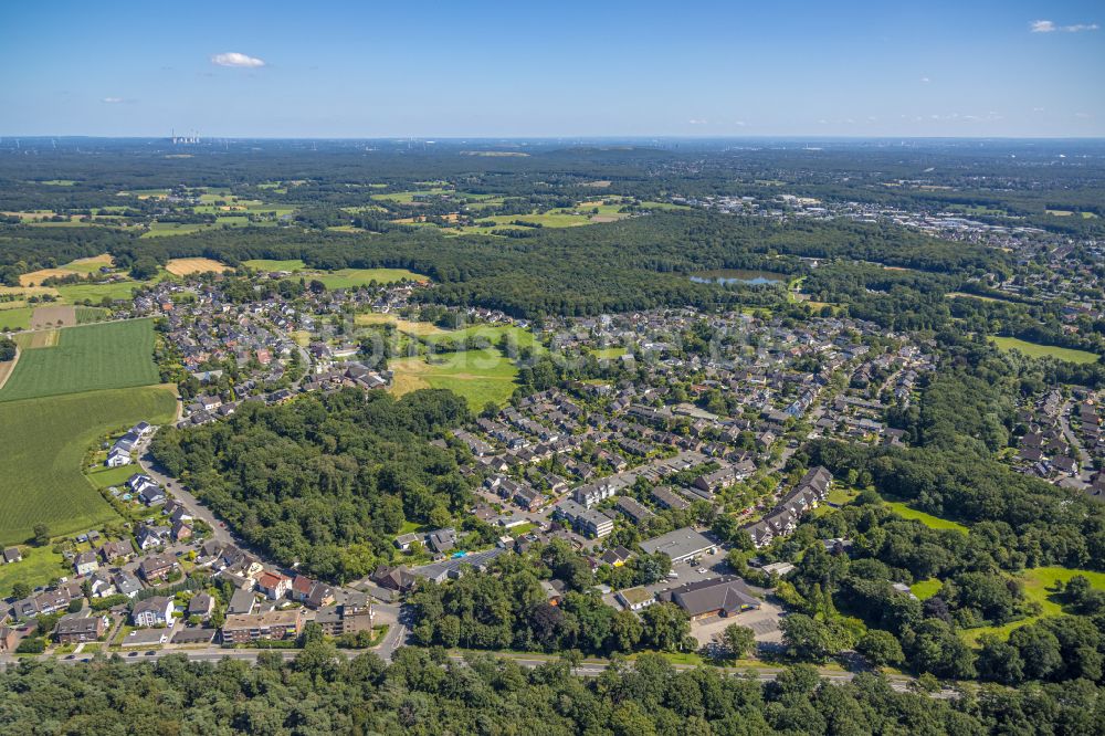 Dinslaken aus der Vogelperspektive: Wohngebiet am Waldrand im Ortsteil Oberlohberg in Dinslaken im Bundesland Nordrhein-Westfalen, Deutschland