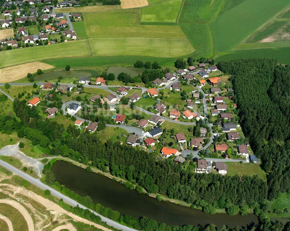 Luftaufnahme Tauperlitz - Wohngebiet am Waldrand in Tauperlitz im Bundesland Bayern, Deutschland