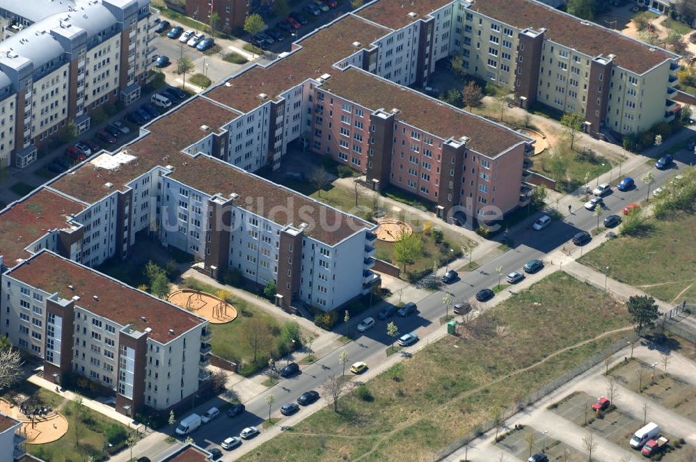 Luftaufnahme Berlin - Wohngebiet Weiße Taube in Berlin Hohenschönhausen