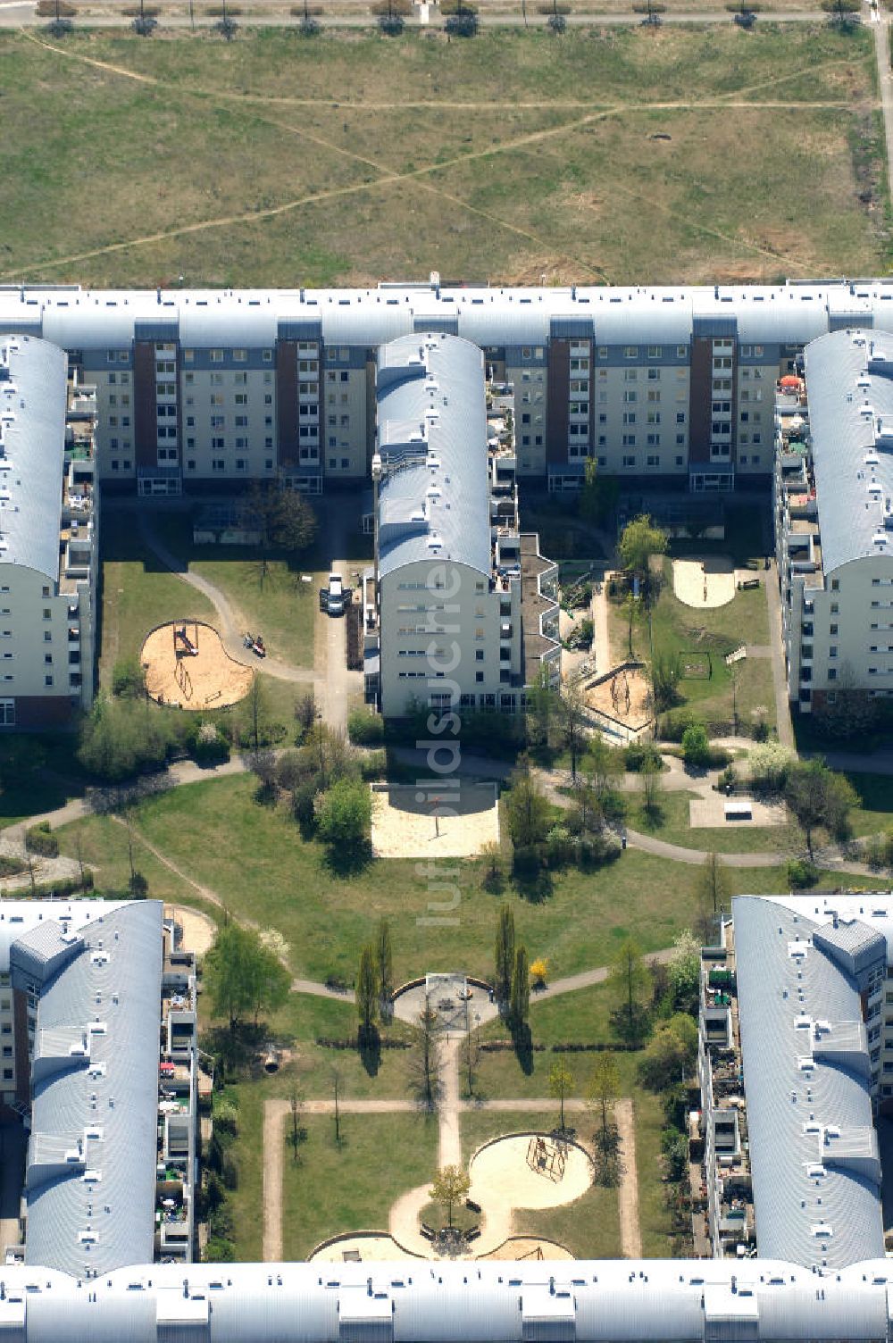 Berlin von oben - Wohngebiet Weiße Taube in Berlin Hohenschönhausen