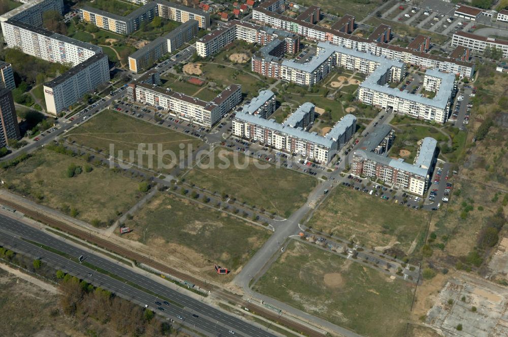 Berlin von oben - Wohngebiet Weiße Taube in Berlin Hohenschönhausen