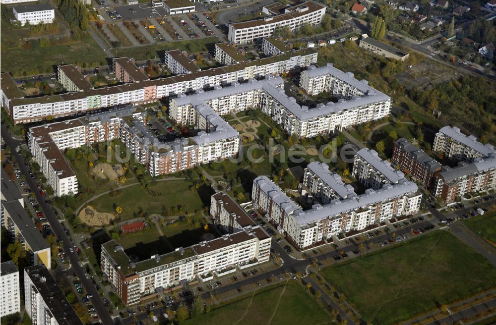 Luftbild Berlin - Wohngebiet Weiße Taube in Berlin Hohenschönhausen