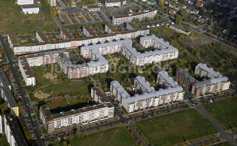 Luftaufnahme Berlin - Wohngebiet Weiße Taube in Berlin Hohenschönhausen