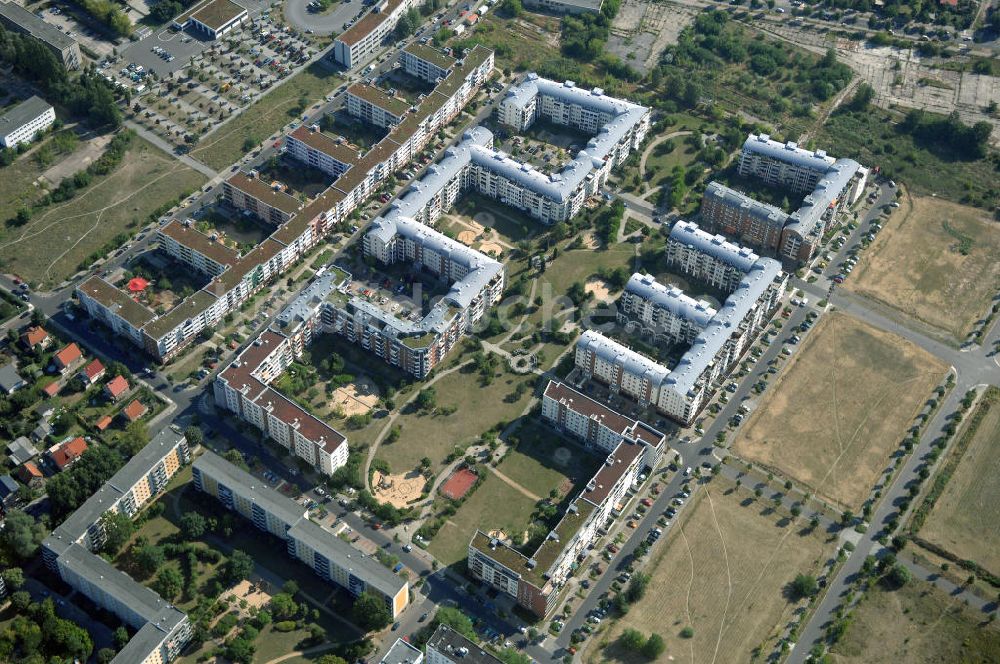 Luftbild Berlin - Wohngebiet Weiße Taube an der Landsberger Allee / Schalkauer Strasse in Berlin - Hohenschönhausen