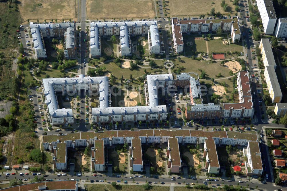 Luftbild Berlin - Wohngebiet Weiße Taube an der Landsberger Allee / Schalkauer Strasse in Berlin - Hohenschönhausen