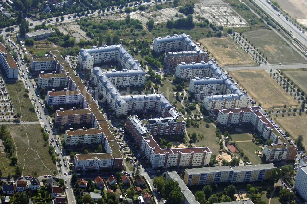 Luftbild Berlin - Wohngebiet Weiße Taube an der Landsberger Allee / Schalkauer Strasse in Berlin - Hohenschönhausen