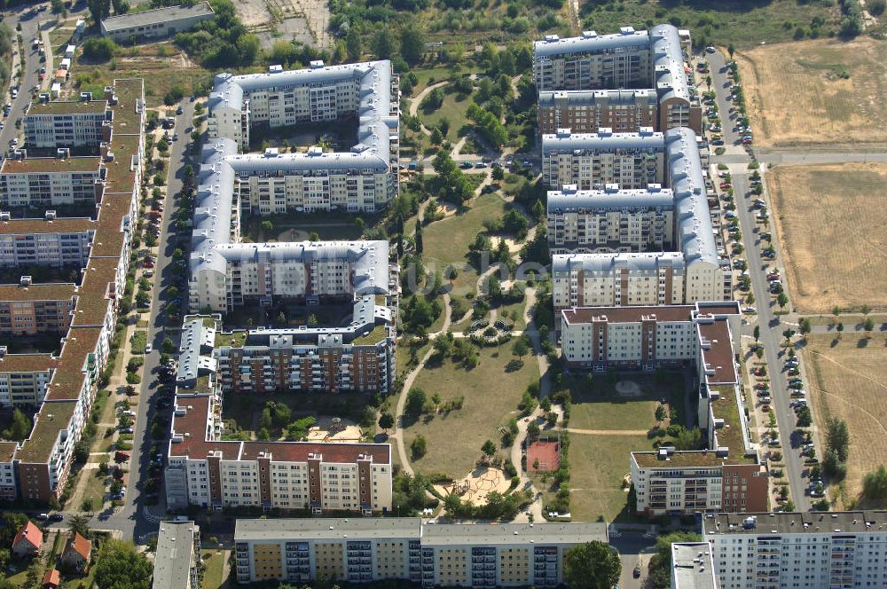 Luftbild Berlin - Wohngebiet Weiße Taube an der Landsberger Allee / Schalkauer Strasse in Berlin - Hohenschönhausen