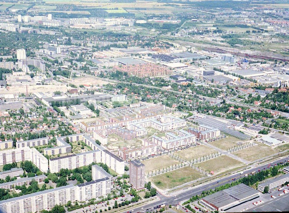 Luftbild Berlin - Hohenschönhausen - Wohngebiet Weiße Taube der Unternehmensgruppe Max Aicher Freilassing an der Schalkauer Straße in Berlin - Hohenschönhausen