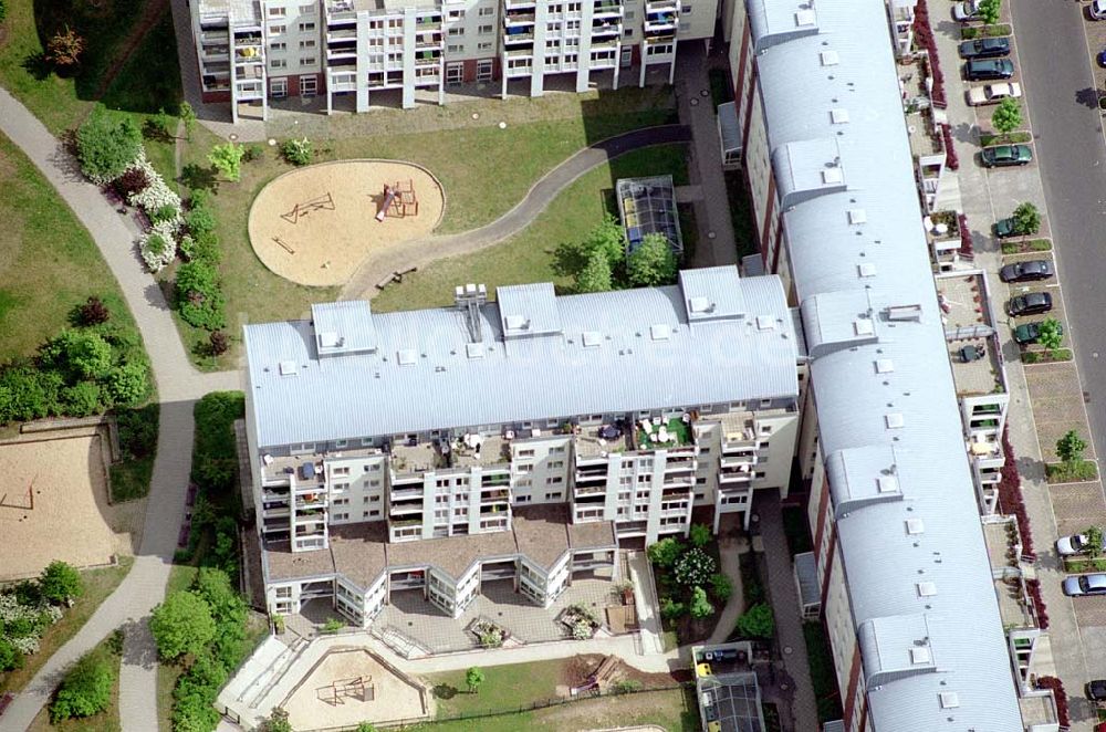 Berlin / Hohenschönhausen aus der Vogelperspektive: Wohngebiet Weiße Taube der Unternehmensgruppe Max Aicher an der Schalkauer Straße in Berlin - Hohenschönhausen an der Landsberger Allee