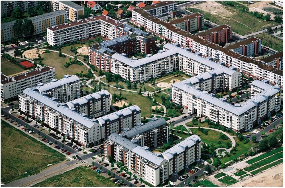 Luftbild Berlin / Hohenschönhausen - Wohngebiet Weiße Taube der Unternehmensgruppe Max Aicher an der Schalkauer Straße in Berlin - Hohenschönhausen an der Landsberger Allee