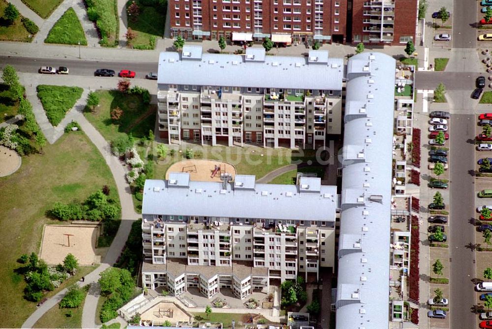 Luftbild Berlin / Hohenschönhausen - Wohngebiet Weiße Taube der Unternehmensgruppe Max Aicher an der Schalkauer Straße in Berlin - Hohenschönhausen an der Landsberger Allee