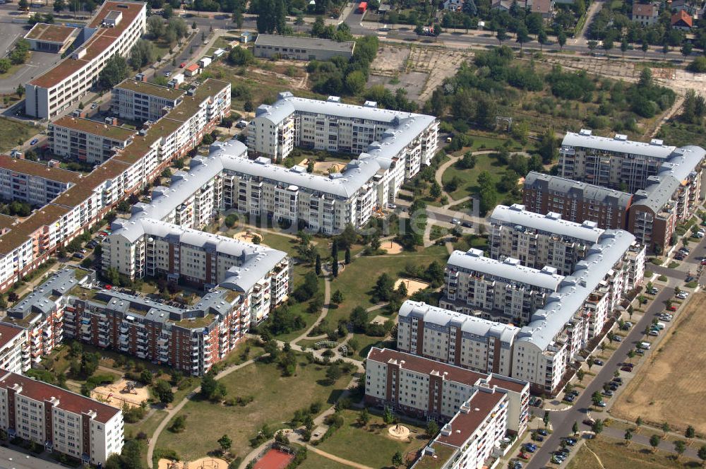 Luftaufnahme Berlin - Wohngebiet Weiße Tausbe an der Landsberger Allee / Schalkauer Strasse in Berlin - Hohenschönhausen