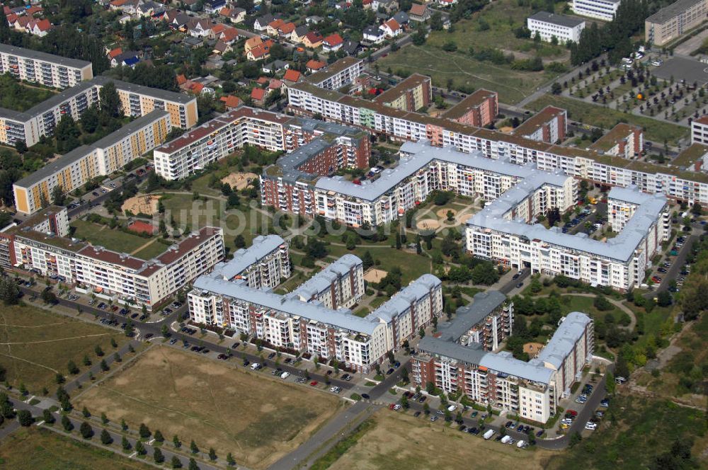 Luftaufnahme Berlin - Wohngebiet Weiße Tausbe an der Landsberger Allee / Schalkauer Strasse in Berlin - Hohenschönhausen