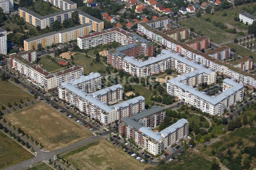 Berlin aus der Vogelperspektive: Wohngebiet Weiße Tausbe an der Landsberger Allee / Schalkauer Strasse in Berlin - Hohenschönhausen