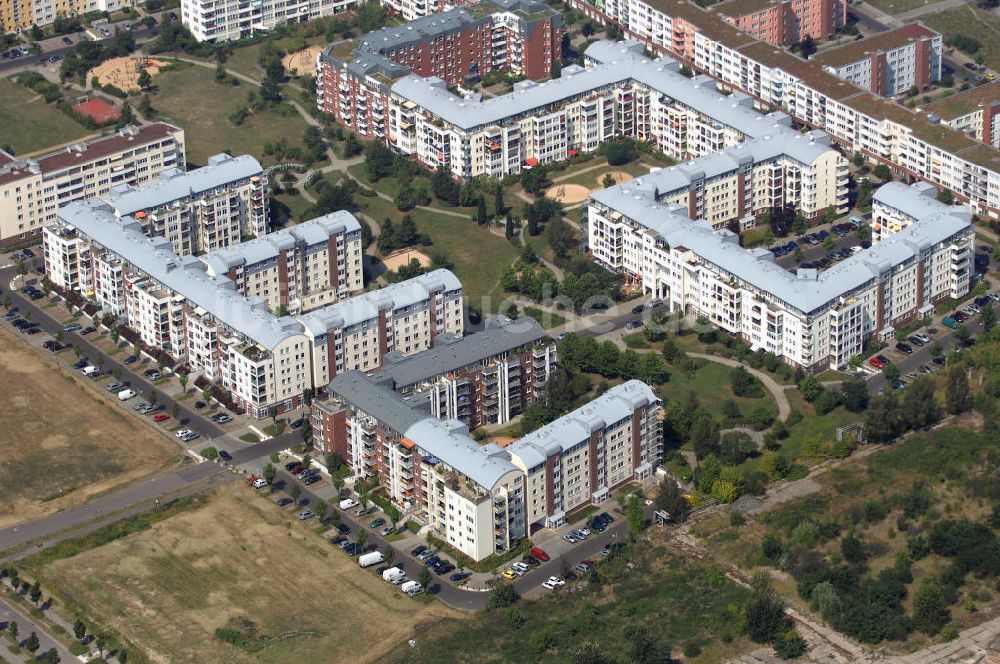 Luftbild Berlin - Wohngebiet Weiße Tausbe an der Landsberger Allee / Schalkauer Strasse in Berlin - Hohenschönhausen