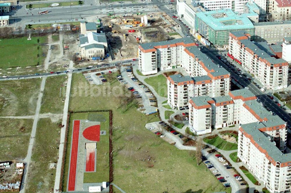 Berlin von oben - 06.03.1995 Wohngebiet Wilhelmstrasse in Berlin-Mitte