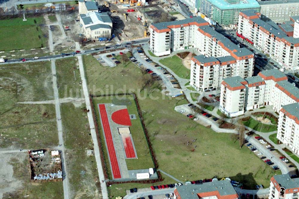 Berlin aus der Vogelperspektive: 06.03.1995 Wohngebiet Wilhelmstrasse in Berlin-Mitte