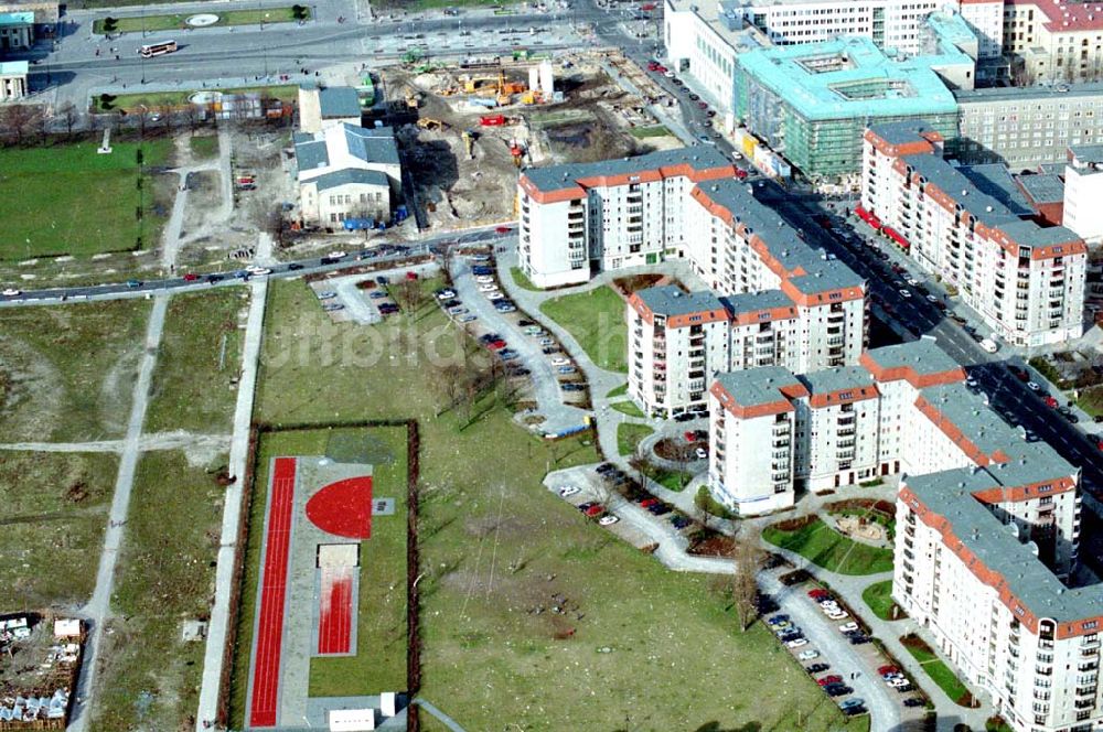 Berlin von oben - 06.03.1995 Wohngebiet Wilhelmstrasse in Berlin-Mitte