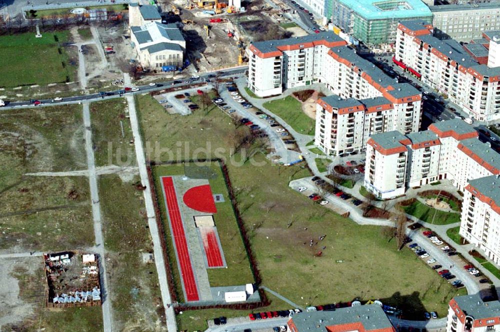 Luftaufnahme Berlin - 06.03.1995 Wohngebiet Wilhelmstrasse in Berlin-Mitte