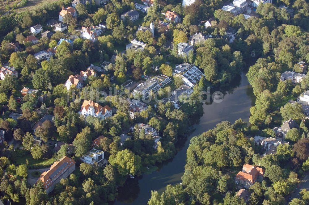 Luftaufnahme Berlin - Wohngebiet an der Winklerstrasse / Trabener Strasse in Berlin-Grunewald am Dianasee