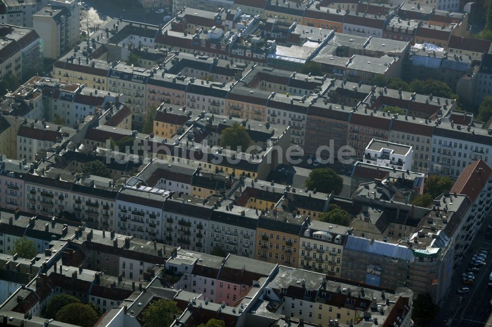 Berlin von oben - Wohngebiet und Wohnhausanlage im Ortsteil Friedrichshain in Berlin