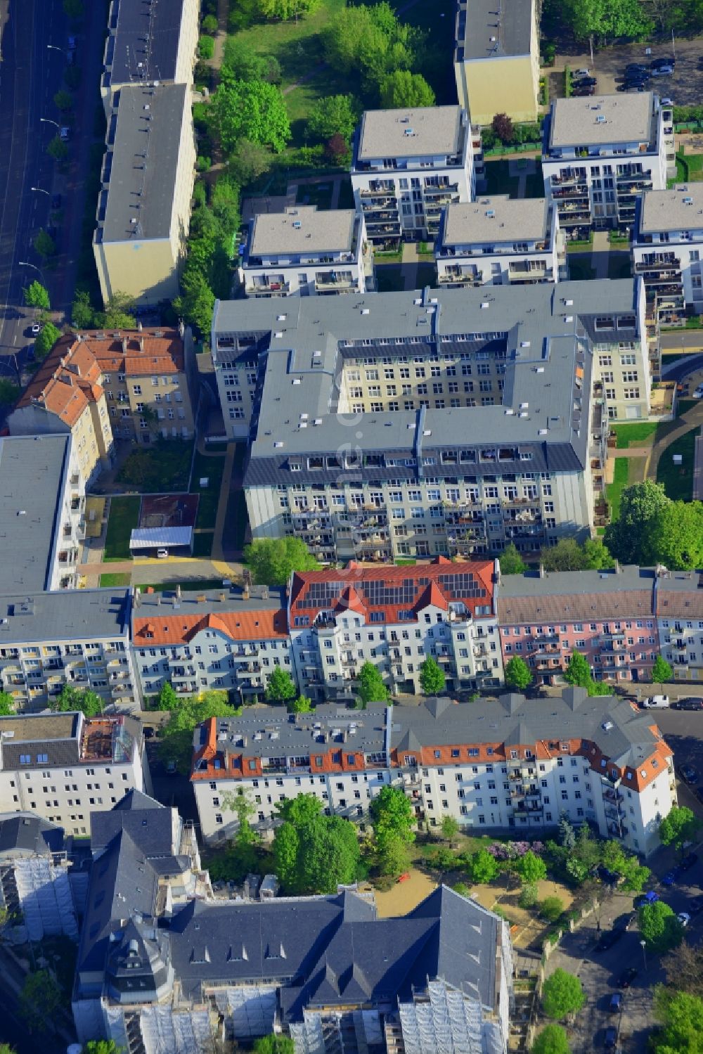 Berlin aus der Vogelperspektive: Wohngebiet und Wohnhäuser an der Normannenstraße im Bezirk Lichtenberg in Berlin