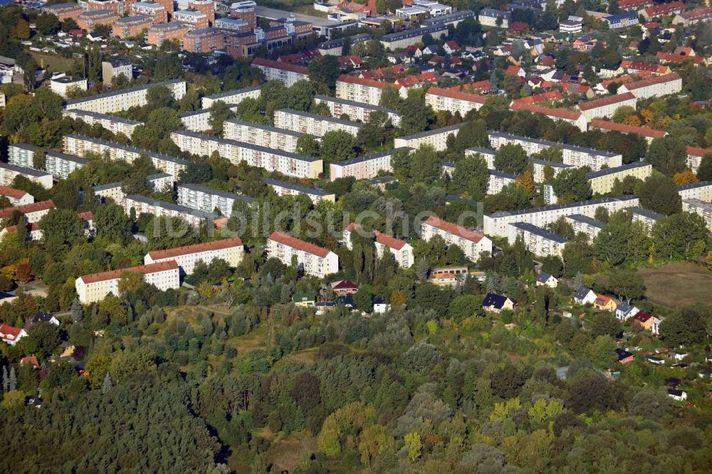 Luftaufnahme Berlin - Wohngebiet zwischen Dregerhoffstraße und Lienhardweg mit Grünflächen des Stadtwalds Köpenicker Forst in Berlin - Köpenick