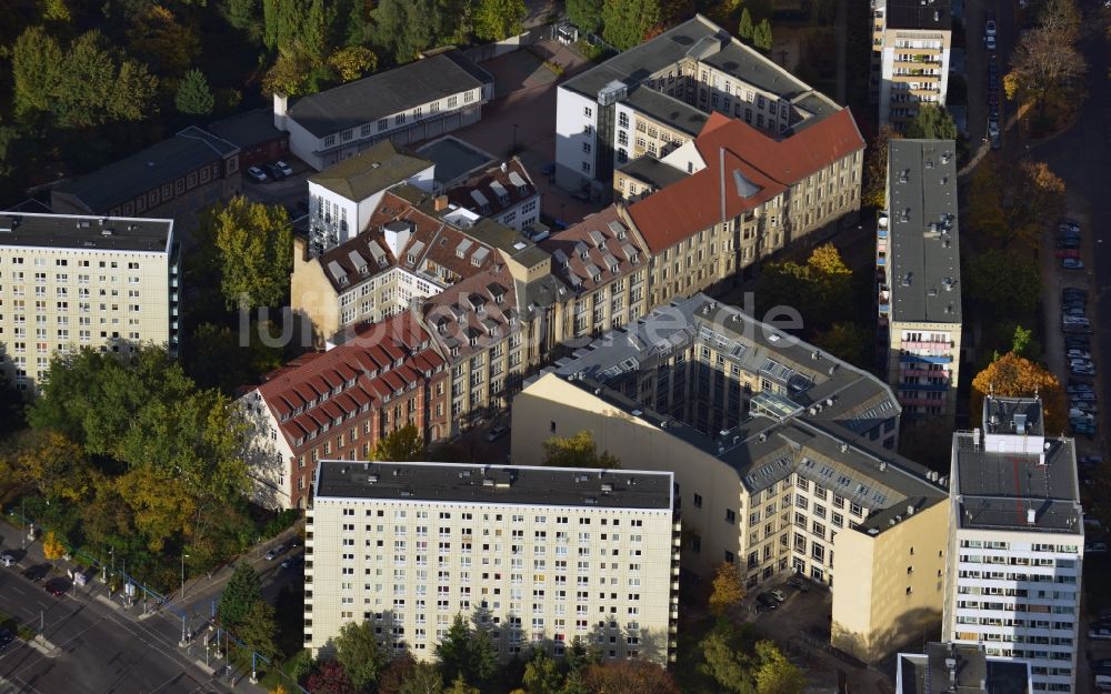 Berlin von oben - Wohngebiet zwischen Karl-Marx-Allee, Alexanderstraße und Magazinstraße in Berlin - Mitte