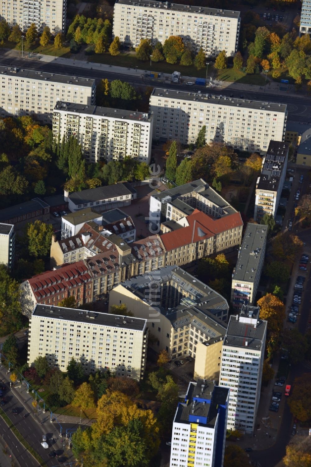 Berlin aus der Vogelperspektive: Wohngebiet zwischen Karl-Marx-Allee, Alexanderstraße und Magazinstraße in Berlin - Mitte