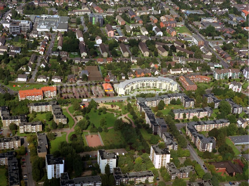 Mohnheim aus der Vogelperspektive: Wohngebiete am Berliner Platz und die Grünanlage Heinrich-Zille-Platz in Monheim im Bundesland Nordrhein-Westfalen