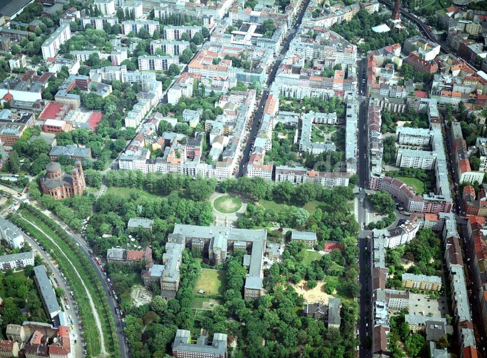 Berlin - Friedrichshain-Kreuzberg aus der Vogelperspektive: Wohngebiete an der Halbinsel Stralau in Berlin - Friedrichshain