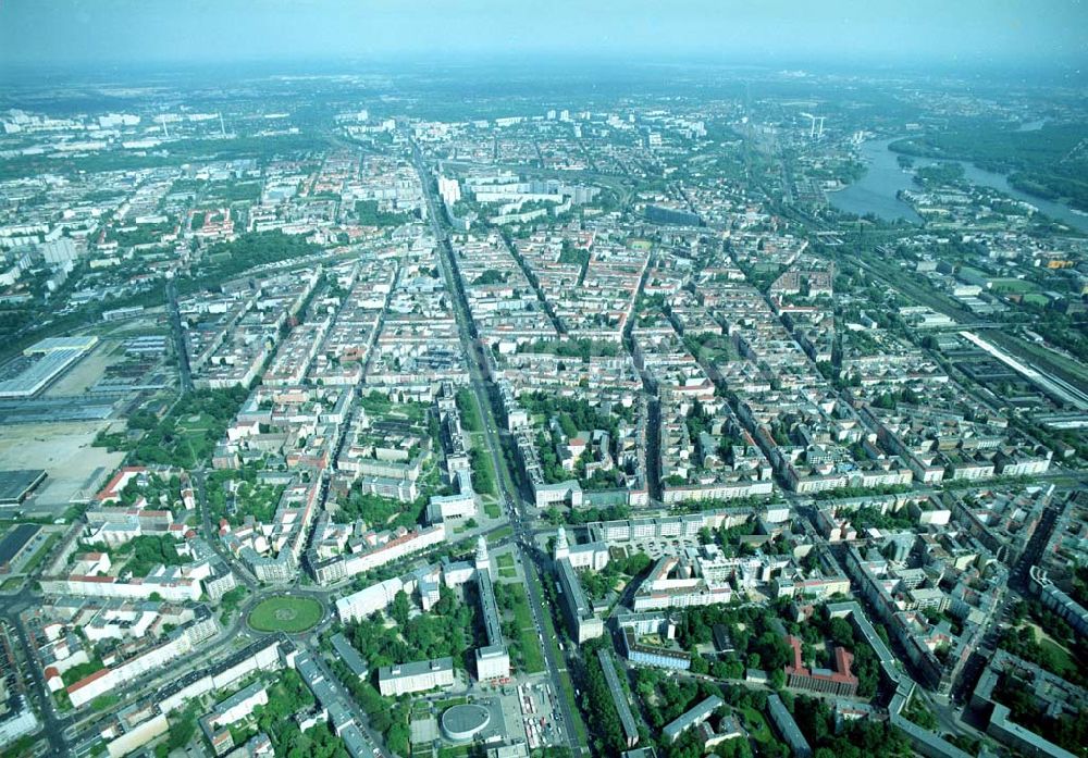 Luftaufnahme Berlin - Friedrichshain - Wohngebiete an der Halbinsel Stralau in Berlin - Friedrichshain