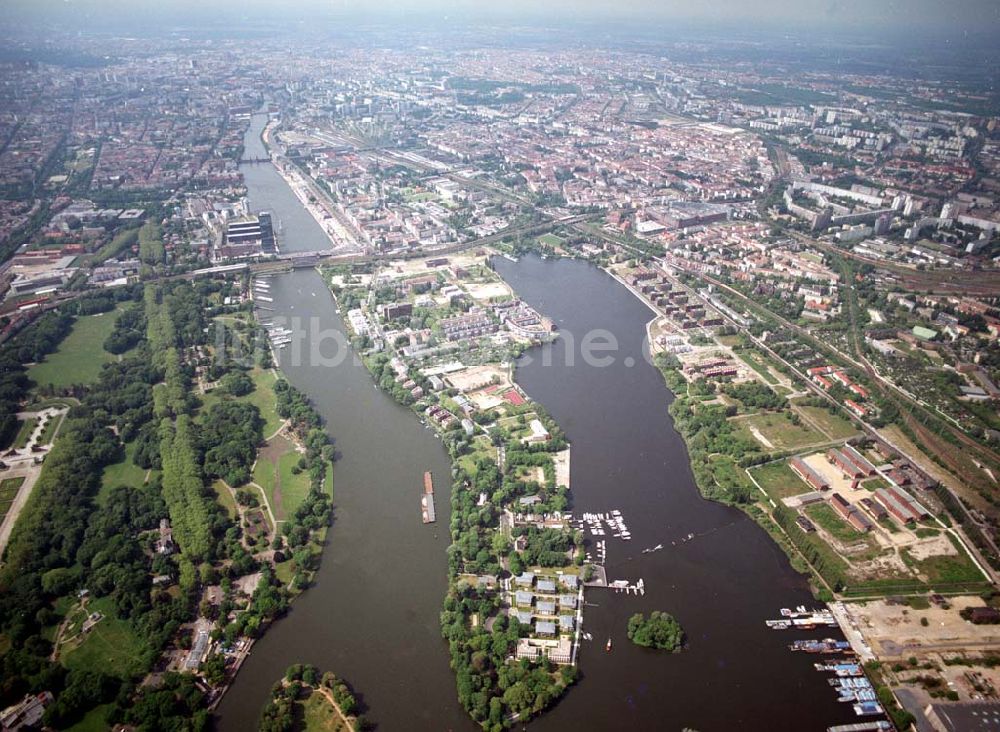 Luftbild Berlin - Friedrichshain - Wohngebiete an der Halbinsel Stralau in Berlin - Friedrichshain