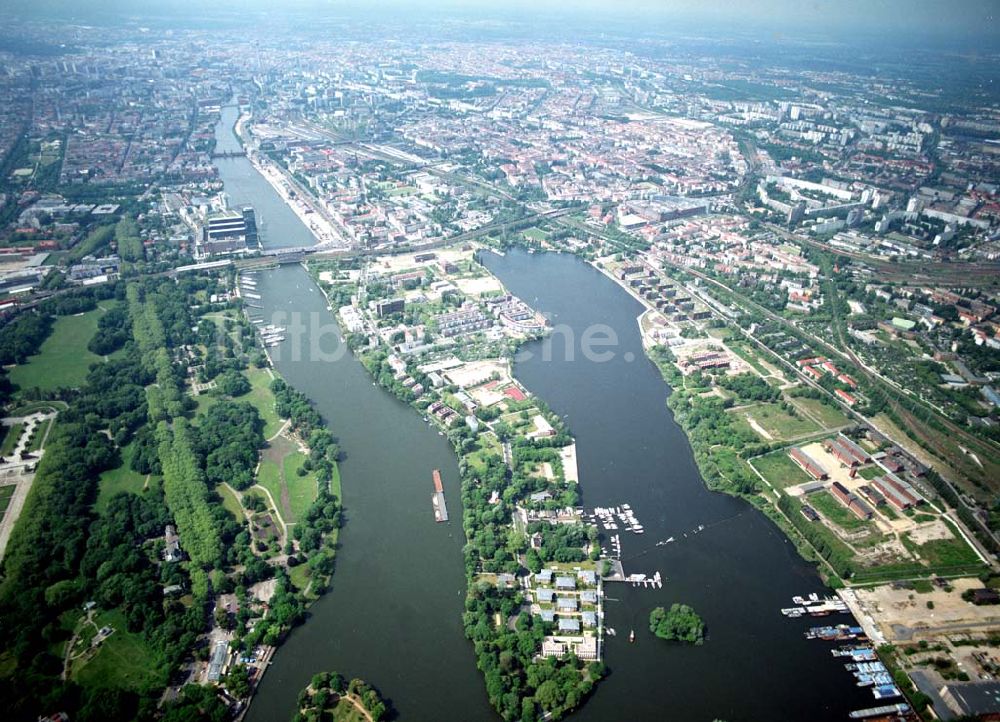 Luftaufnahme Berlin - Friedrichshain - Wohngebiete an der Halbinsel Stralau in Berlin - Friedrichshain