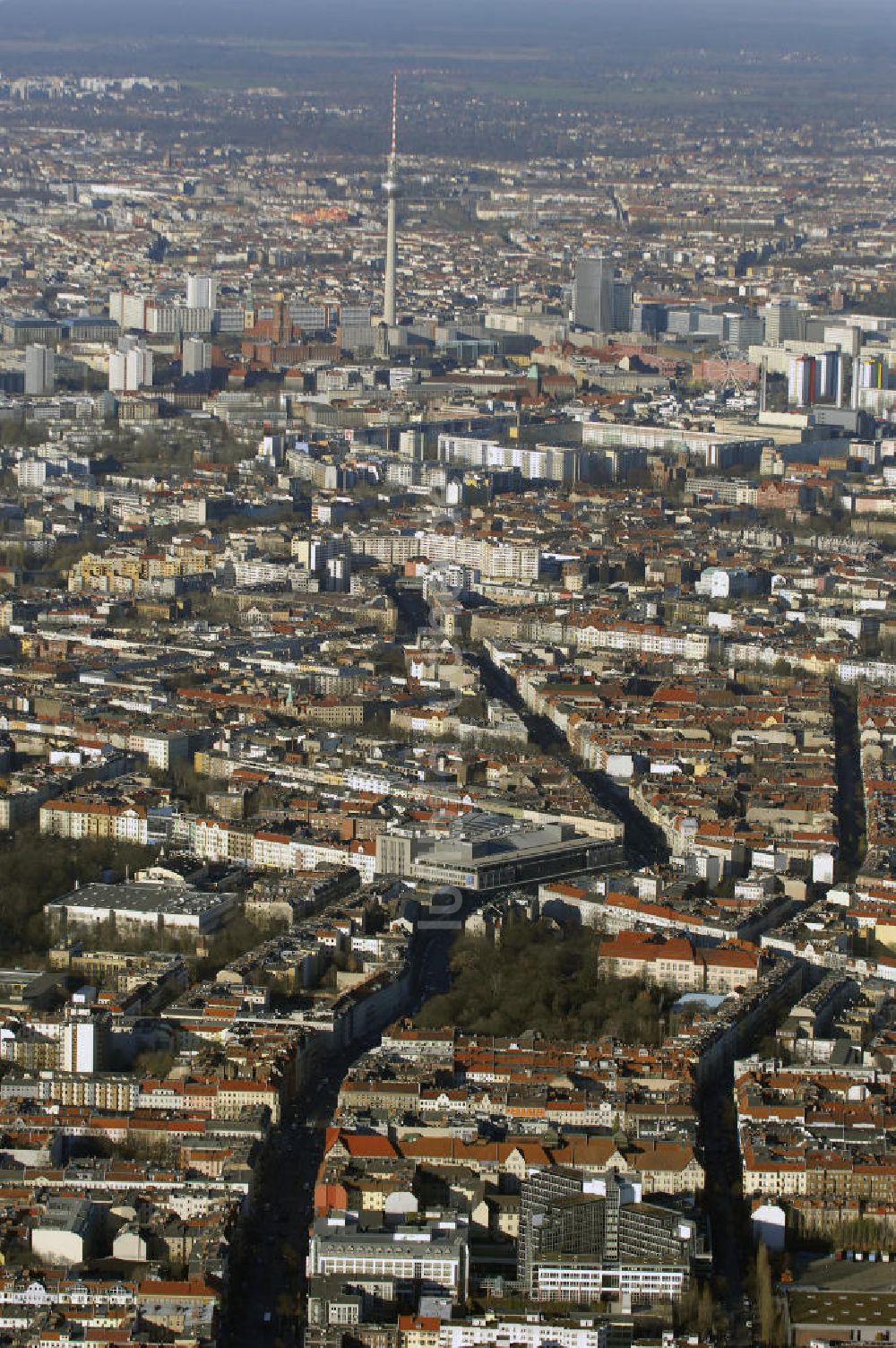 Berlin von oben - Wohngebiete an der Karl-Marx-Strasse, Urbanstrasse; Skalitzer Strasse, Kottbusser Damm in Berlin-Neukölln - Kreuzberg