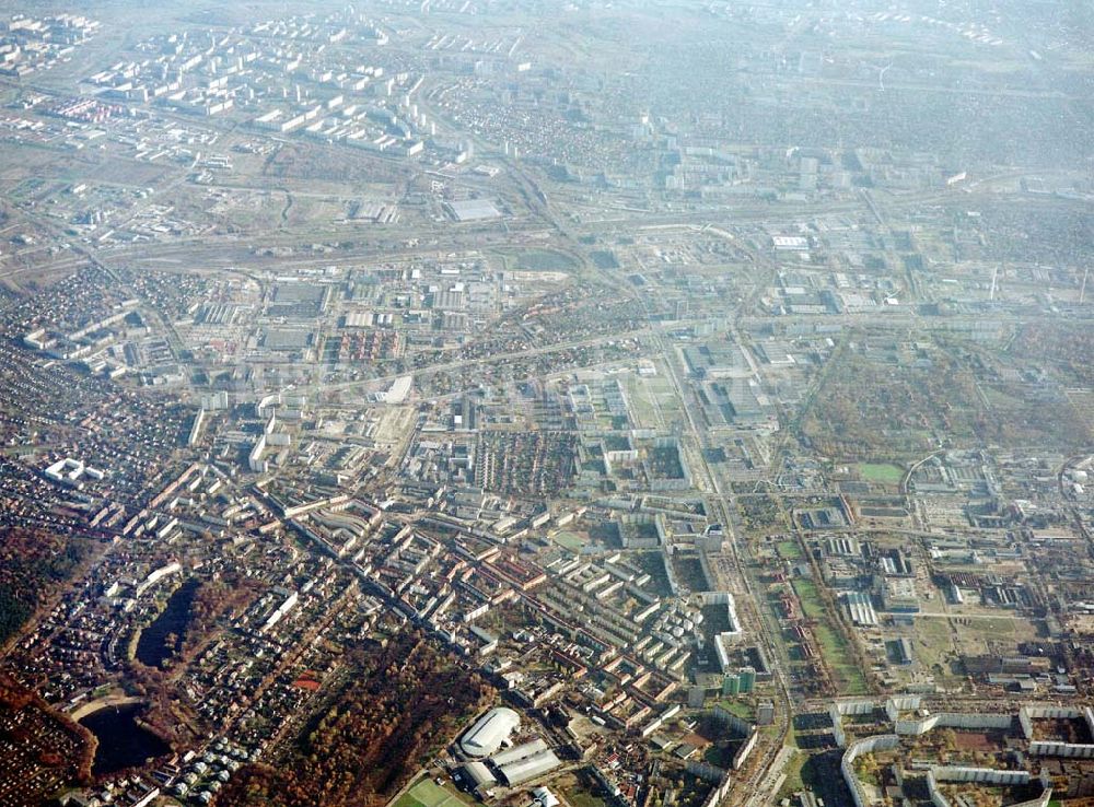 Luftaufnahme Berlin - Hohenschönhausen - Wohngebiete an der Landsberger Allee in Berlin - Hohenschönhausen.