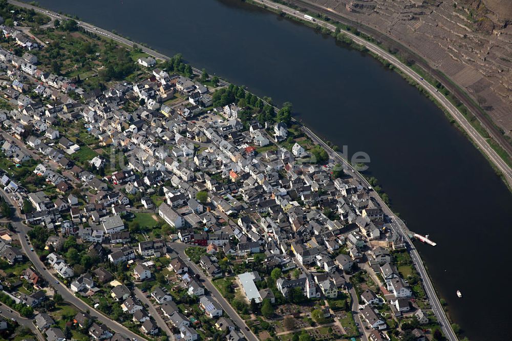 Koblenz OT Lay aus der Vogelperspektive: Wohngebiete in Lay, ein Ortsteil von Koblenz am Ufer der Mosel in Rheinland-Pfalz