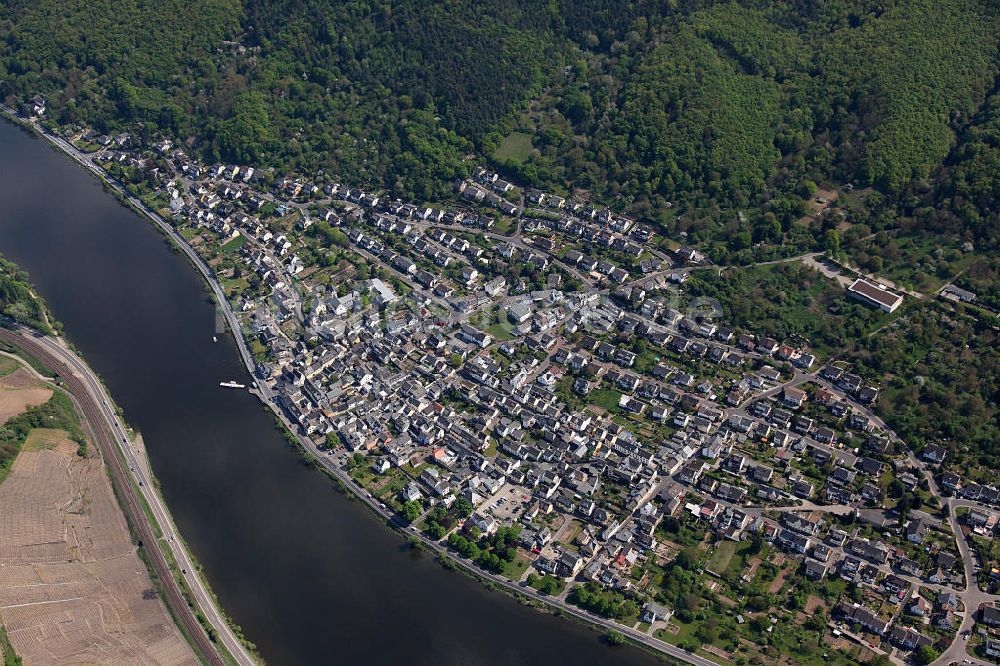 Koblenz OT Lay von oben - Wohngebiete in Lay, ein Ortsteil von Koblenz am Ufer der Mosel in Rheinland-Pfalz