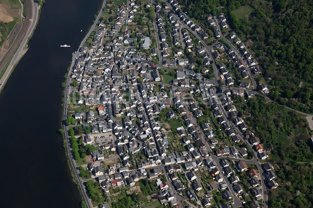 Koblenz OT Lay aus der Vogelperspektive: Wohngebiete in Lay, ein Ortsteil von Koblenz am Ufer der Mosel in Rheinland-Pfalz