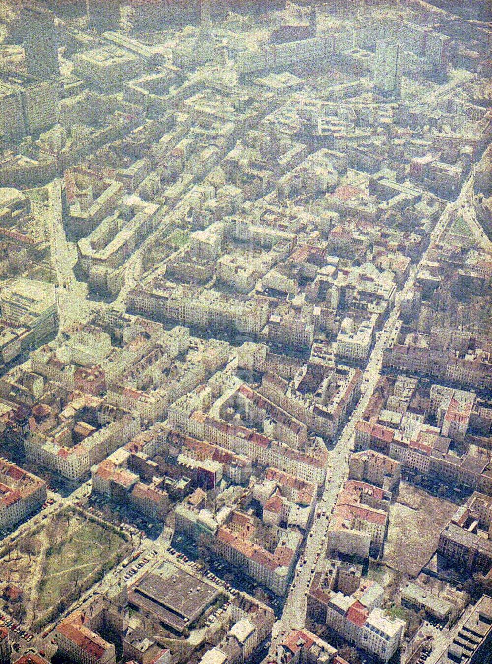 Berlin - Prenzlauer - Berg aus der Vogelperspektive: Wohngebiete an der Lottumstraße in Berlin - Prenzlauer - Berg.