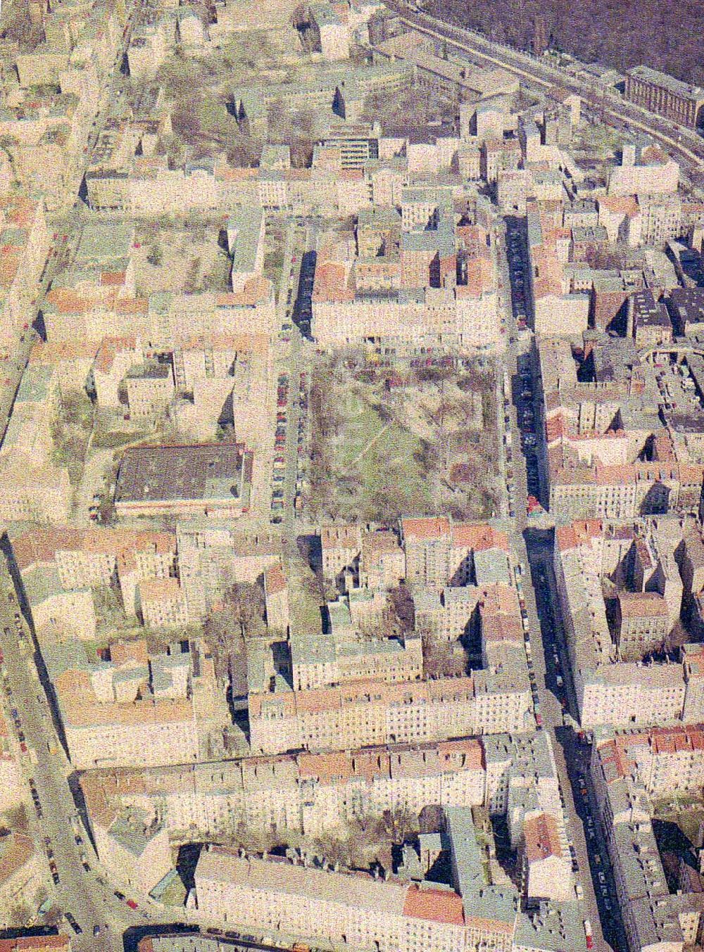 Luftaufnahme Berlin - Prenzlauer - Berg - Wohngebiete an der Lottumstraße in Berlin - Prenzlauer - Berg.