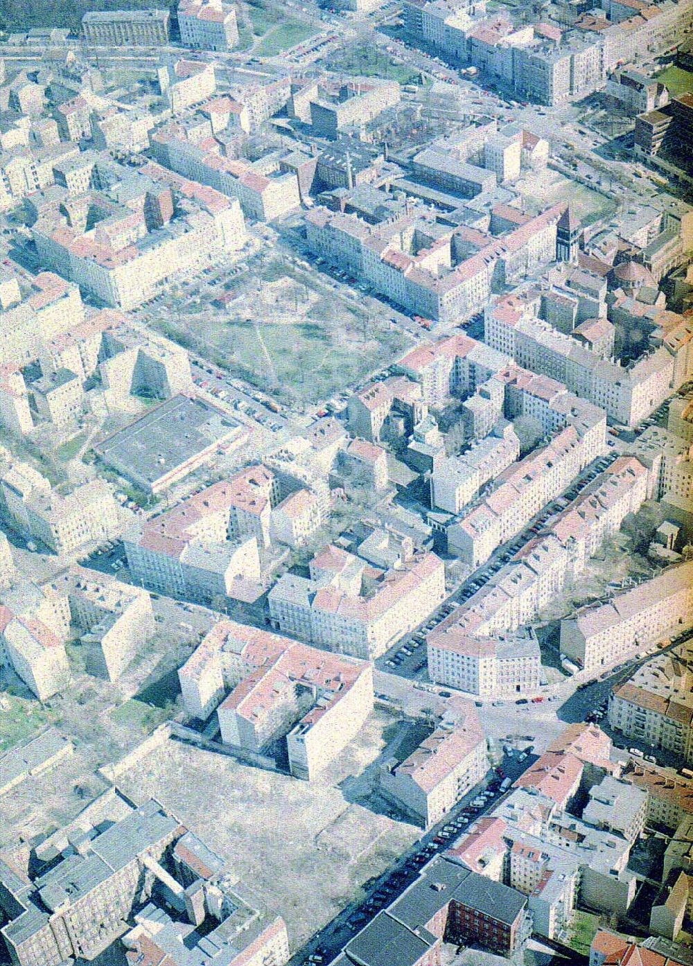 Berlin - Prenzlauer - Berg von oben - Wohngebiete an der Lottumstraße in Berlin - Prenzlauer - Berg.