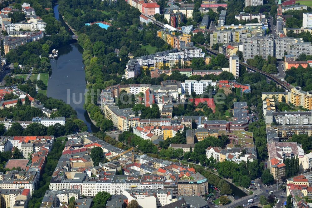 Luftbild Berlin - Wohngebiete am Maybachufer, Paul-Linke-Ufer, Fraenkelufer, Planufer; und am Böcklerpark im Stadtteil Kreuzberg in Berlin