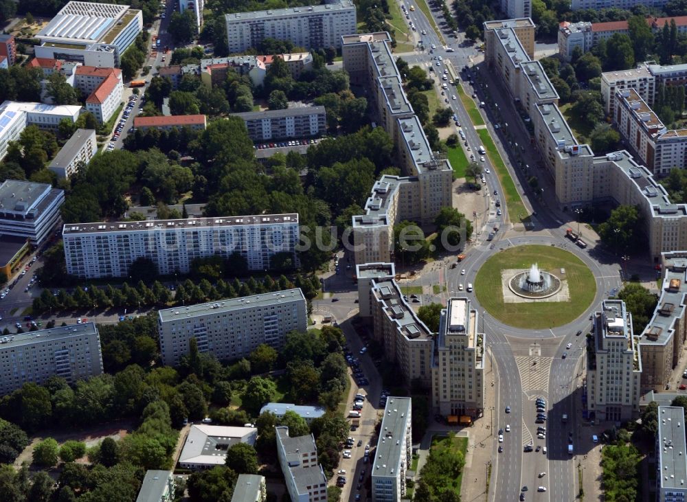 Luftbild Berlin-Friedrichshain - Wohngebiete am Strausberger Platz an der Karl-Marx-Alle im Stadtteil Friedrichshain in Berlin