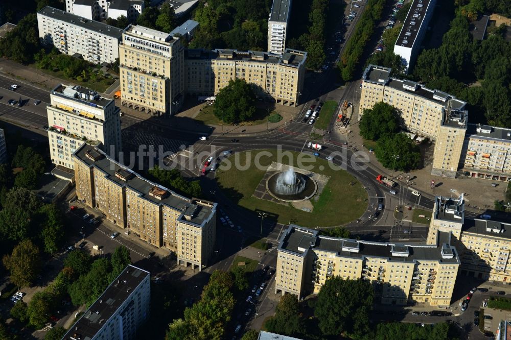 Berlin Friedrichshain von oben - Wohngebiete am Strausberger Platz an der Karl-Marx-Alle im Stadtteil Friedrichshain in Berlin