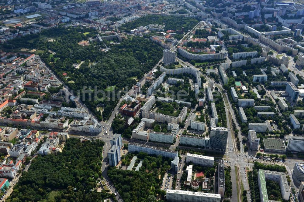 Luftbild Berlin - Wohngebiete am Volkspark Friedrichshain im gleichnamigen Stadtteil von Berlin