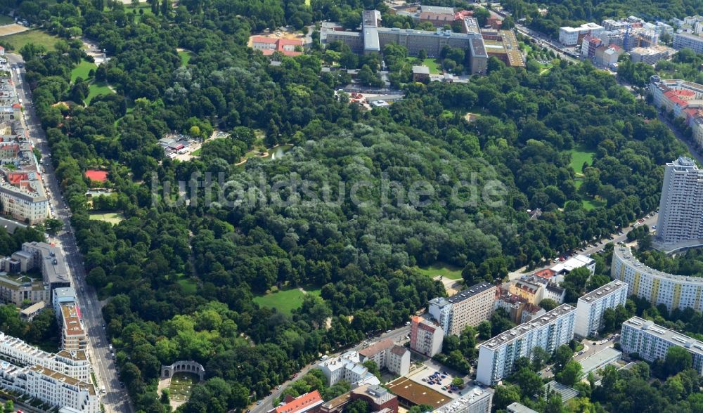 Berlin von oben - Wohngebiete am Volkspark Friedrichshain im gleichnamigen Stadtteil von Berlin