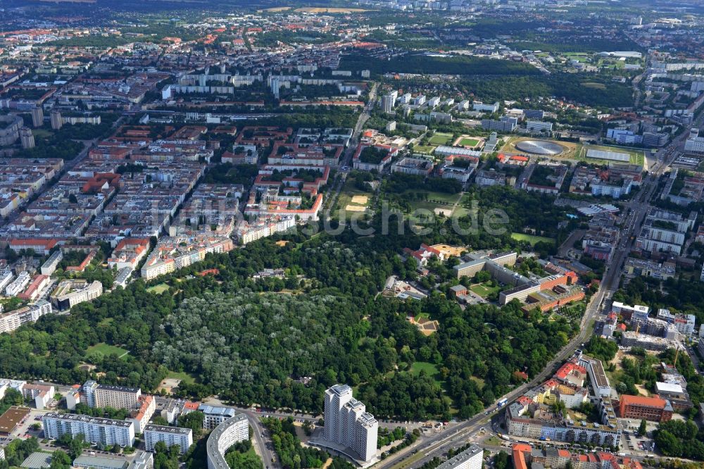 Luftbild Berlin - Wohngebiete am Volkspark Friedrichshain im gleichnamigen Stadtteil von Berlin